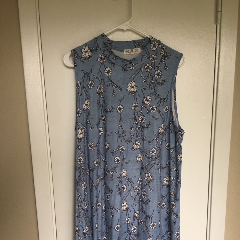 Light blue mid-length flower dress with chocker🌸